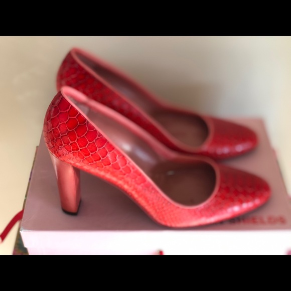 NIB Eileen Shields Authentic Red Snake pump. - Picture 3 of 7
